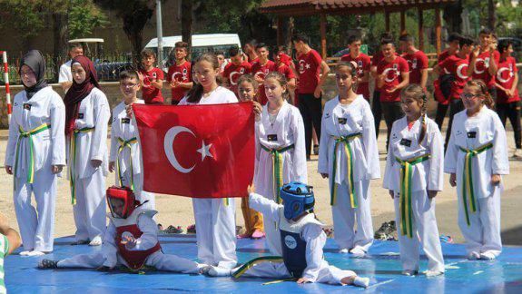 19 Mayıs Atatürk ü Anma, Gençlik ve Spor Bayramı nın 99. Yıl dönümü Kutlandı.