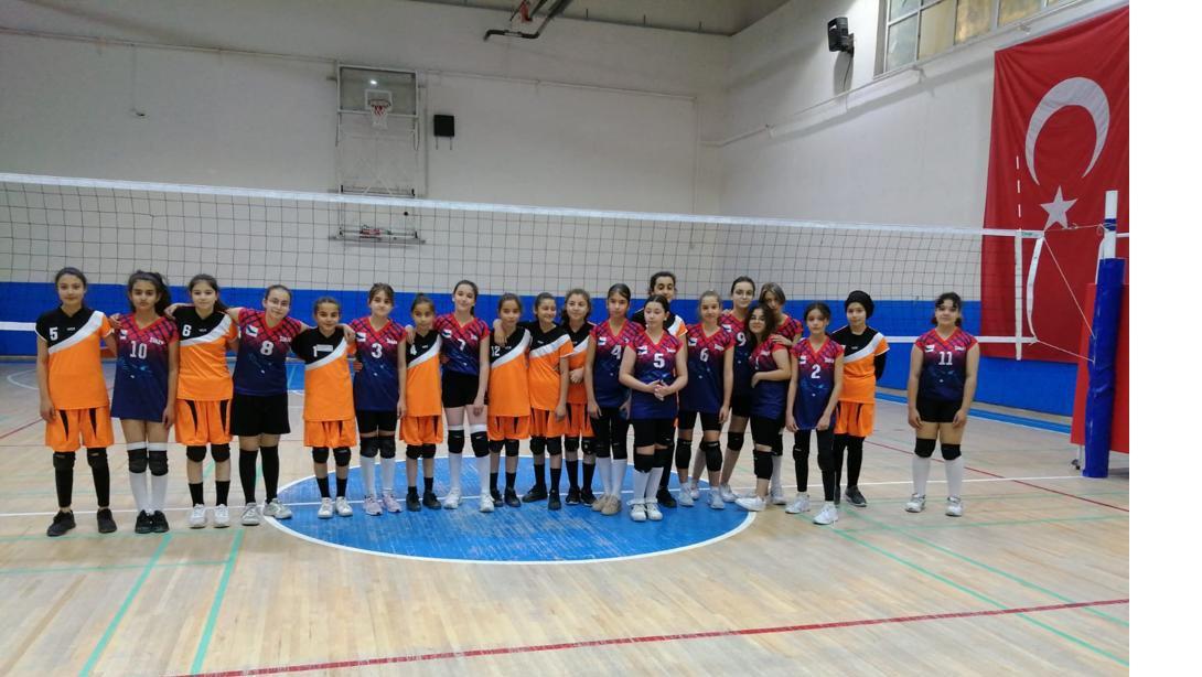 Hamit Kaplan Ortaokulu Kız Voleybol Takımımız Finallere Çıktı.