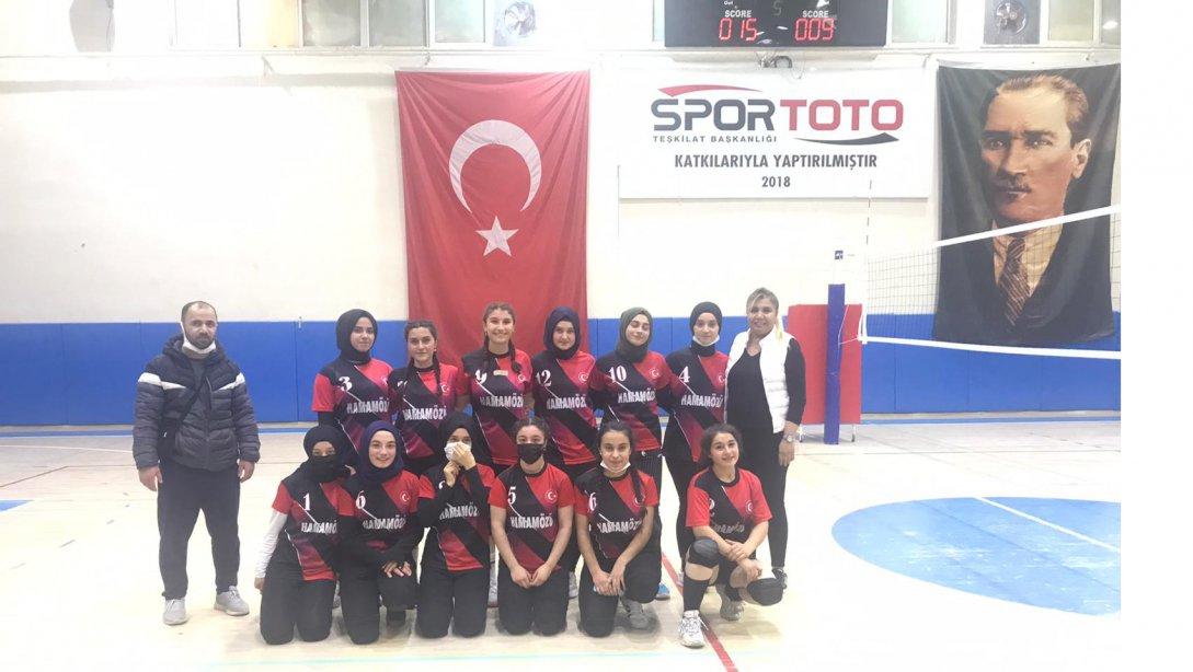 Adil Candemir Çok Programlı Anadolu Lisemiz A Gençler Kız Voleybol Takımımız  Çeyrek Finalde....