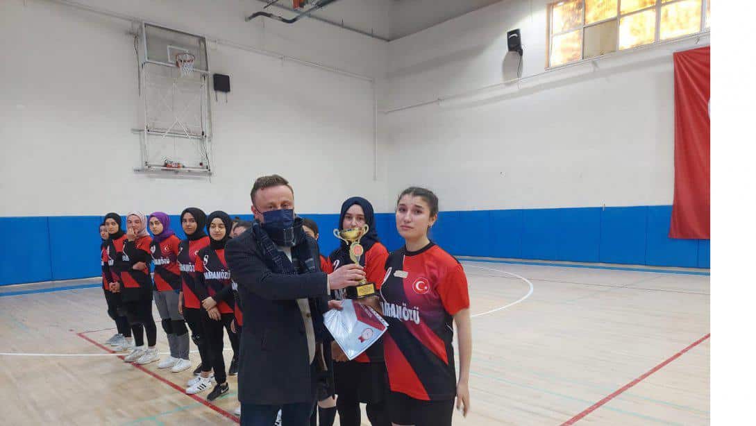 Adil Candemir Çok Programlı Anadolu Lisemiz A Gençler Kız Voleybol Takımımız Amasya il 4.sü