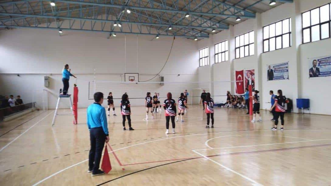 2022-2023 Eğitim  Öğretim Yılı Okul Sporları Müsabakaları Kapsamında  Adil Candemir Çok Programlı Anadolu Lisemizin Lise Genç Kız Ve Erkek Takımları Voleybol Turnuvasına Galibiyetle Başladılar.